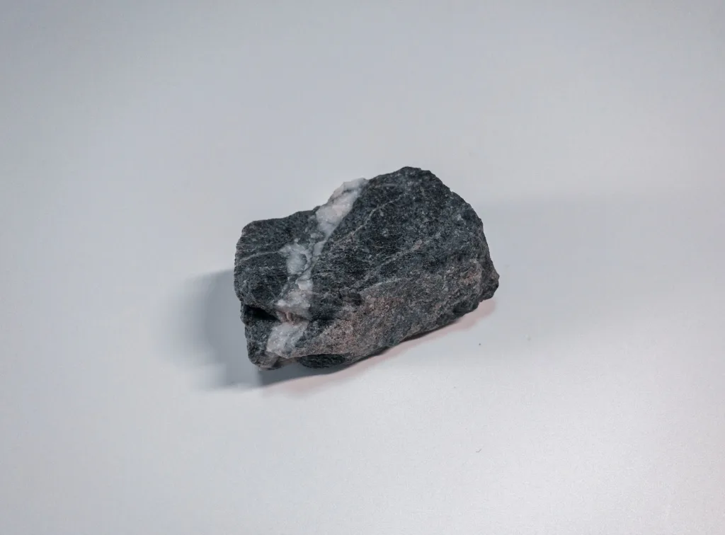 玄武岩是岩棉庫板的主要材質